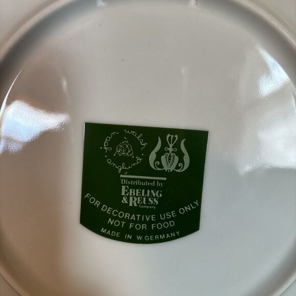 Christmas Boy Girl Dec 1966 Joan Walsh Anglund 7 3/4" Round Plate Preowned w/box - Picture 5 of 8